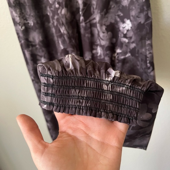 Athleta Grey Floral Savannah Jogger Pants Women’s Size 6T - Picture 7 of 16